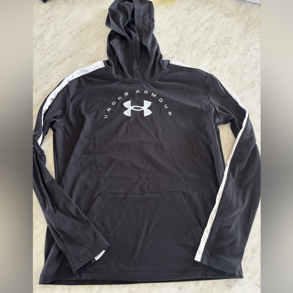 3 for $20! Under Armour Black athletic long sleeve with hood